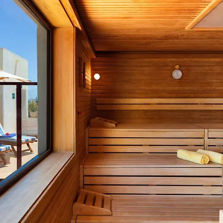 Отель Seaside Sandy 4*