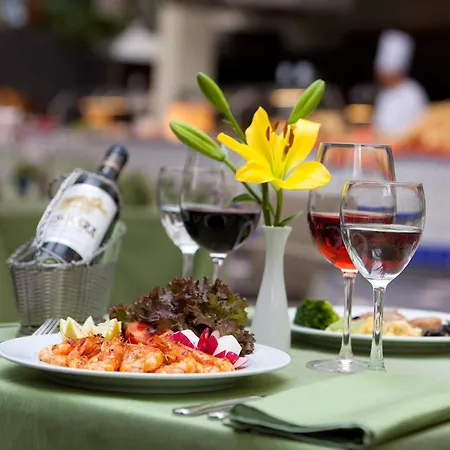 Отель Seaside Sandy 4*